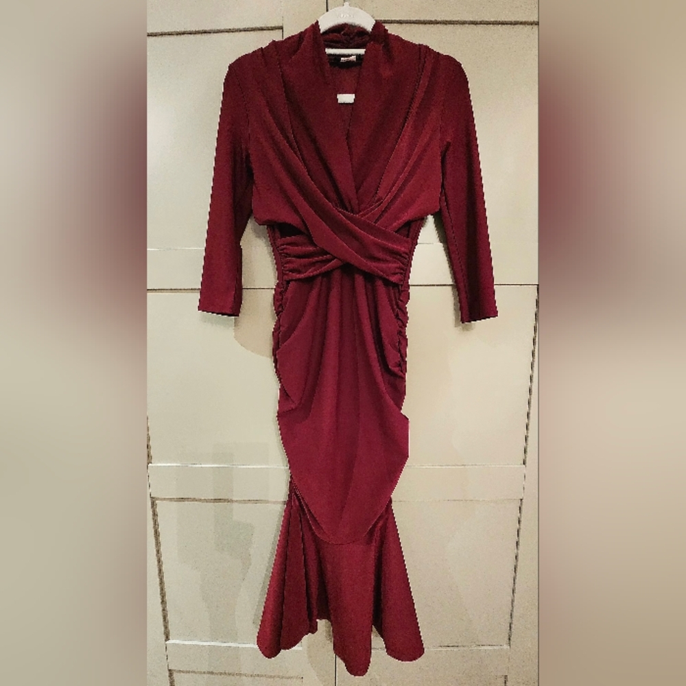 VENUS Elegant Bodycon Sleeve Dress in Burgundy trendy color. Like New!!